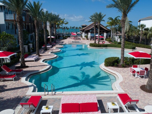 حمّام سباحة مُدفَّأ