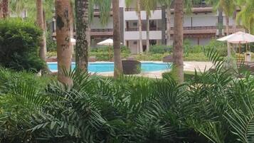 2 piscinas externas