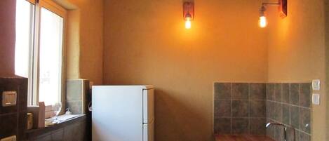 Fridge, stovetop, electric kettle, cookware/dishes/utensils