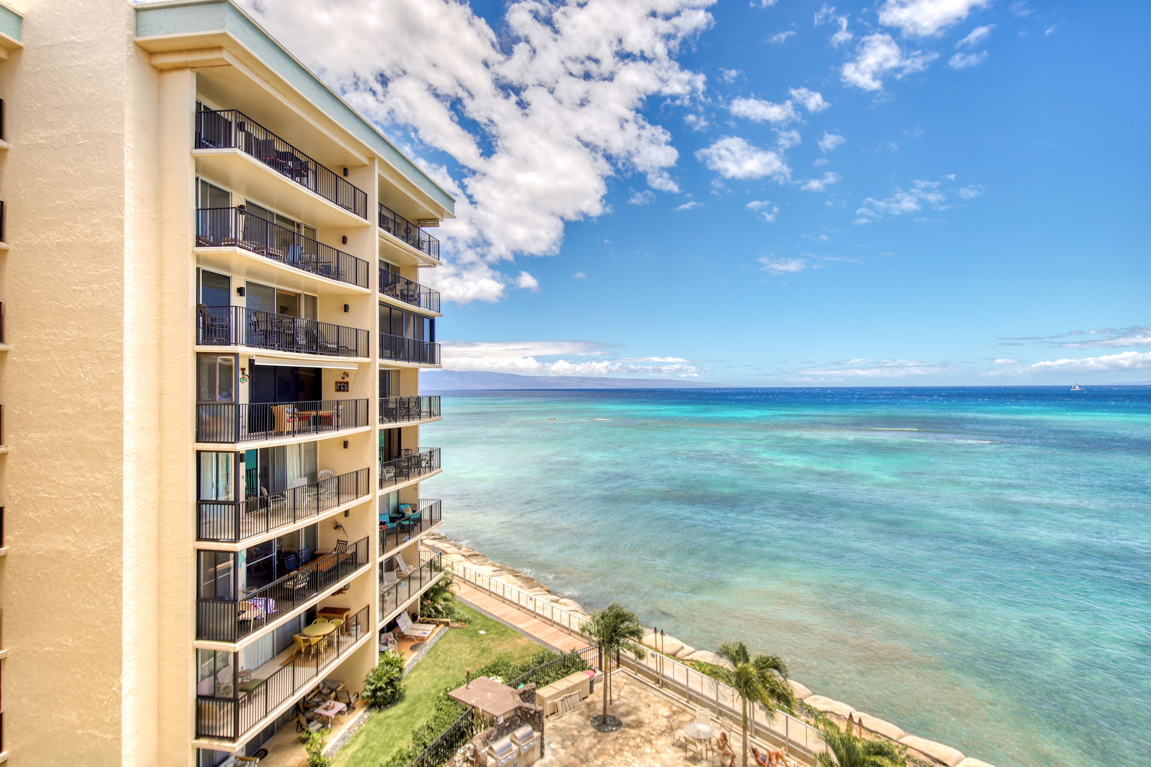 Oceanfront condo w/ private lanai, shared pool & great views - in walkable area