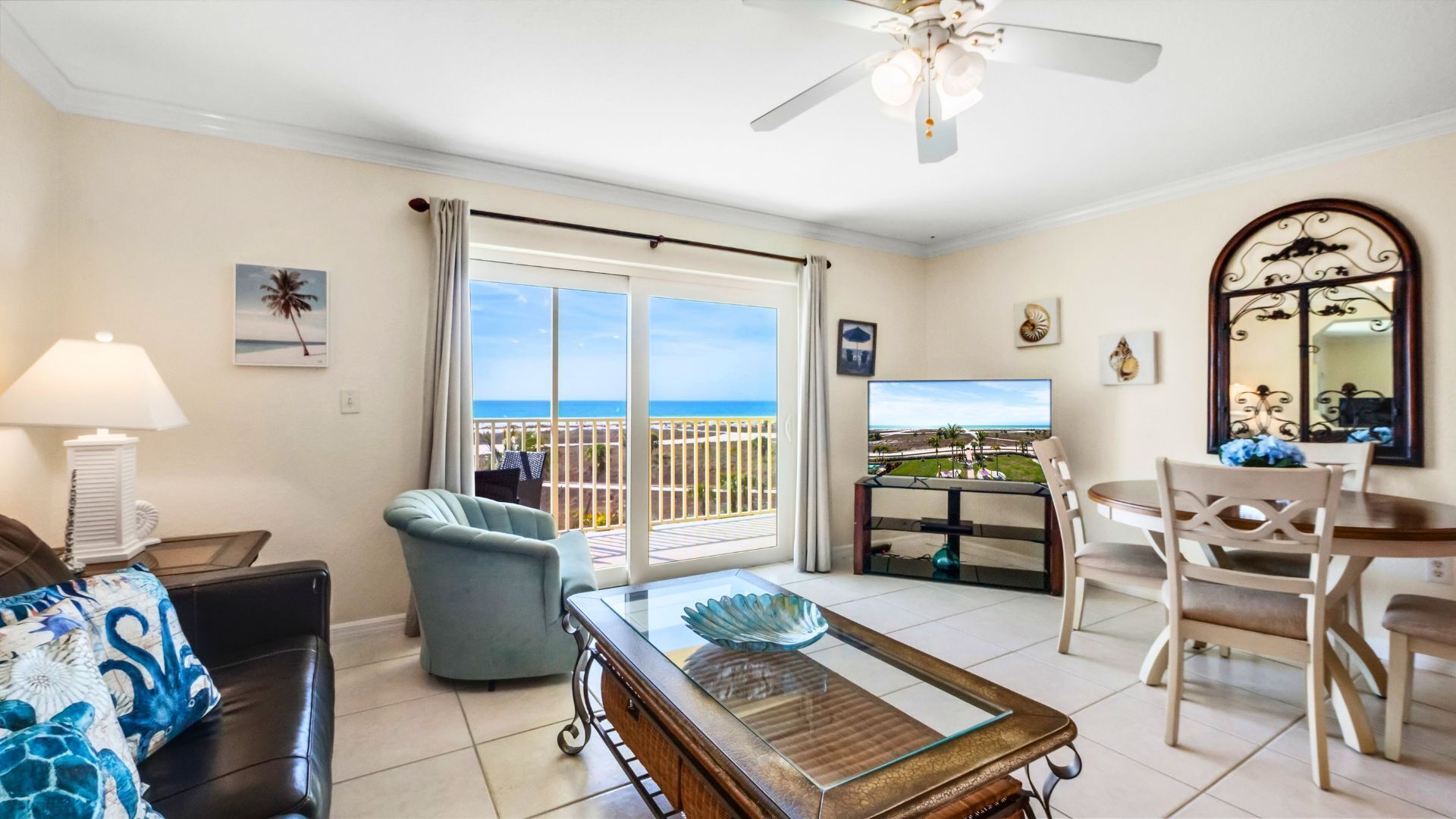 TV, DVD-spiller, bordtennis og bøker