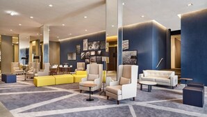 A modern lobby with sofas, armchairs, and a coffee table. - Hotel Contemporâneo BY Royal Palm Hotels & Resorts (Campinas)