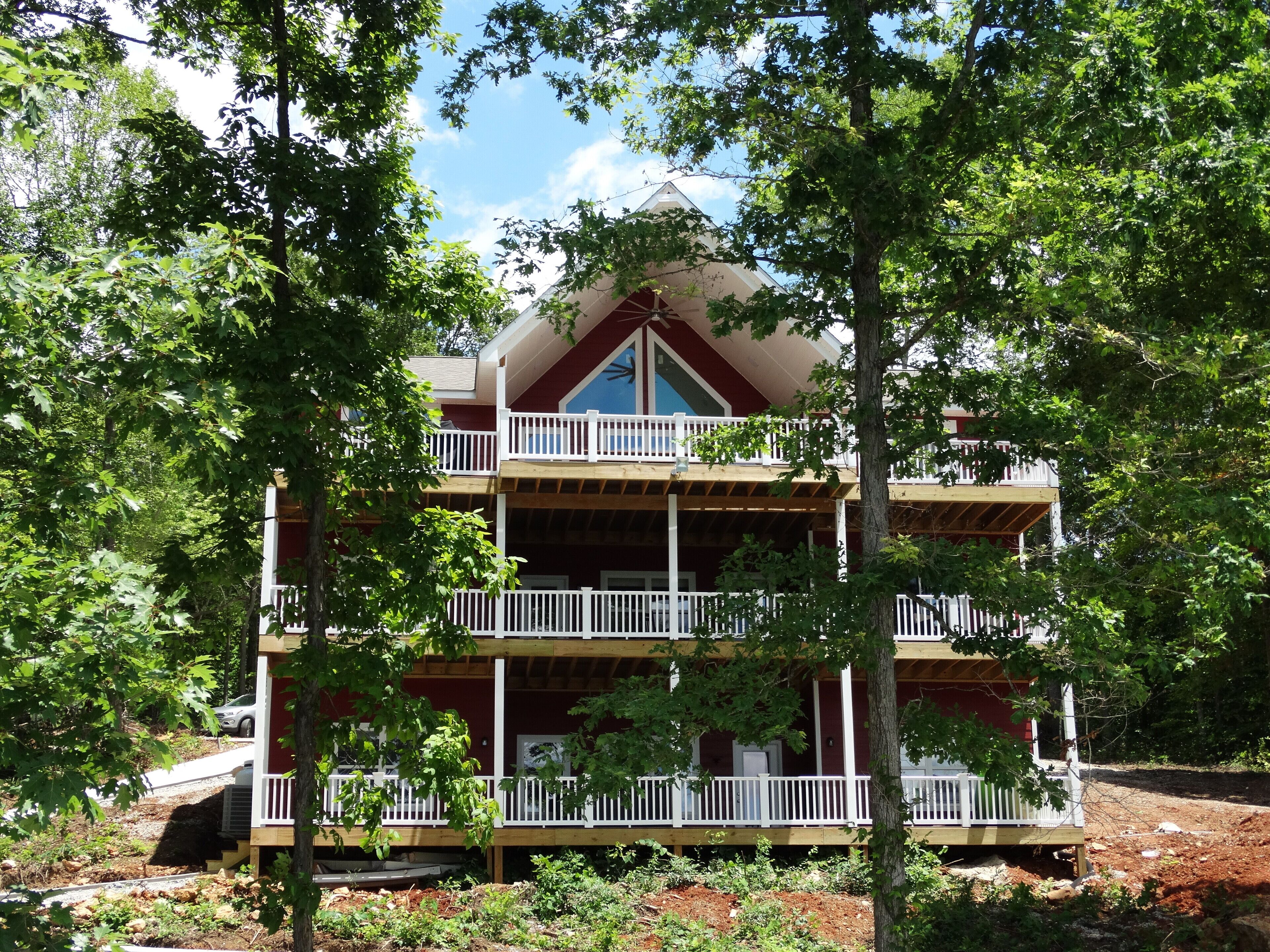 Eagle's Cove - NEW 9 Br, 11 Ba w 2 Level Dock & Gentle Slope Lot w NO STAIRS