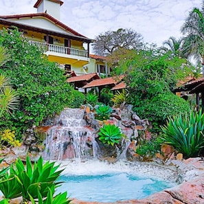 Outdoor pool - Hotel Dom Otto (Vespasiano)