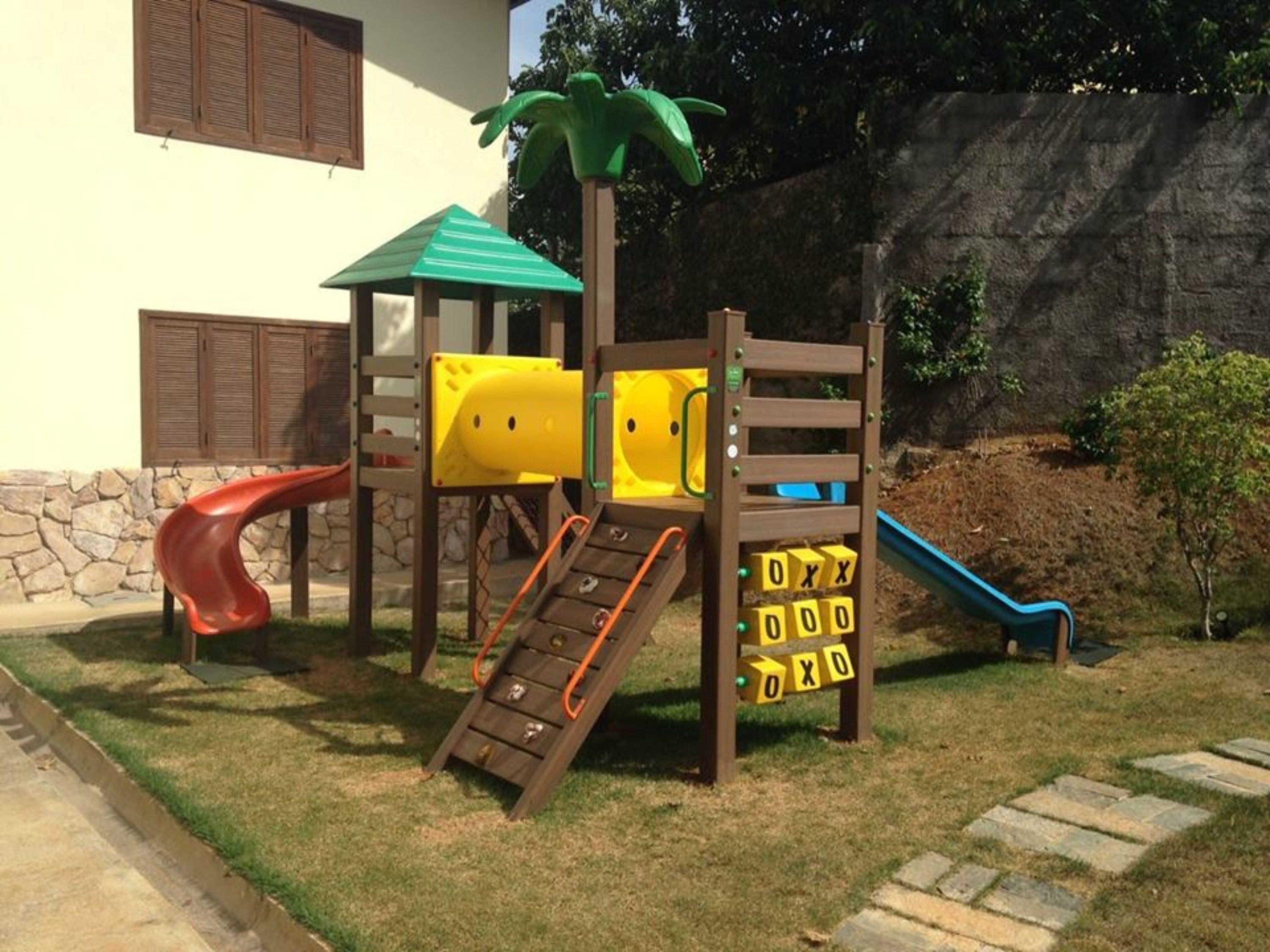 children’s play area – outdoor