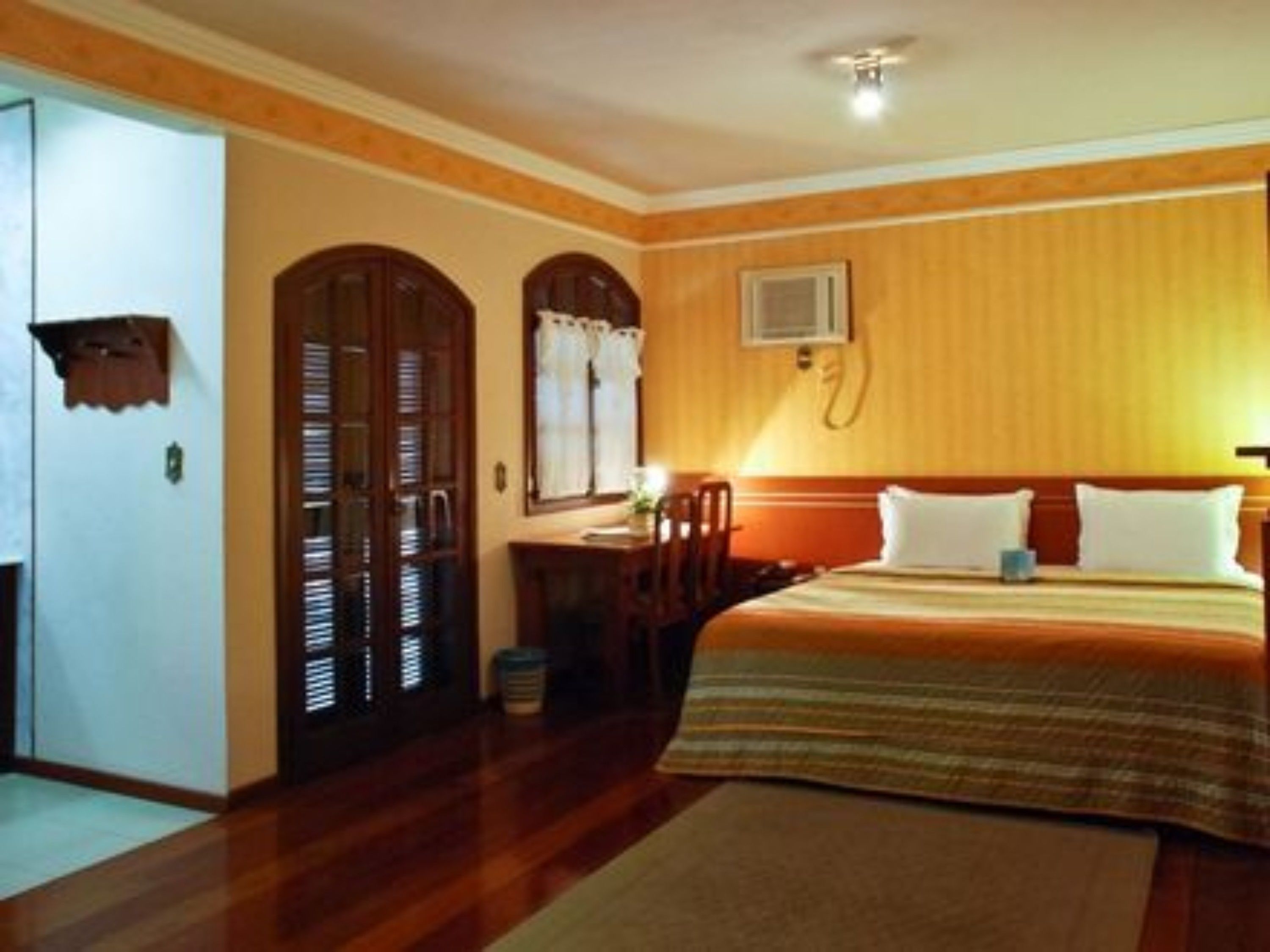 deluxe apartment, 1 double bed, non smoking | minibar, in-room safe, desk, free wifi