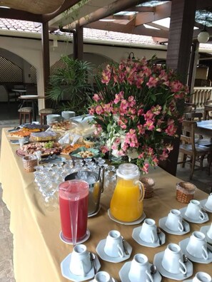 Free daily buffet breakfast  - Hotel Dom Otto (Vespasiano)