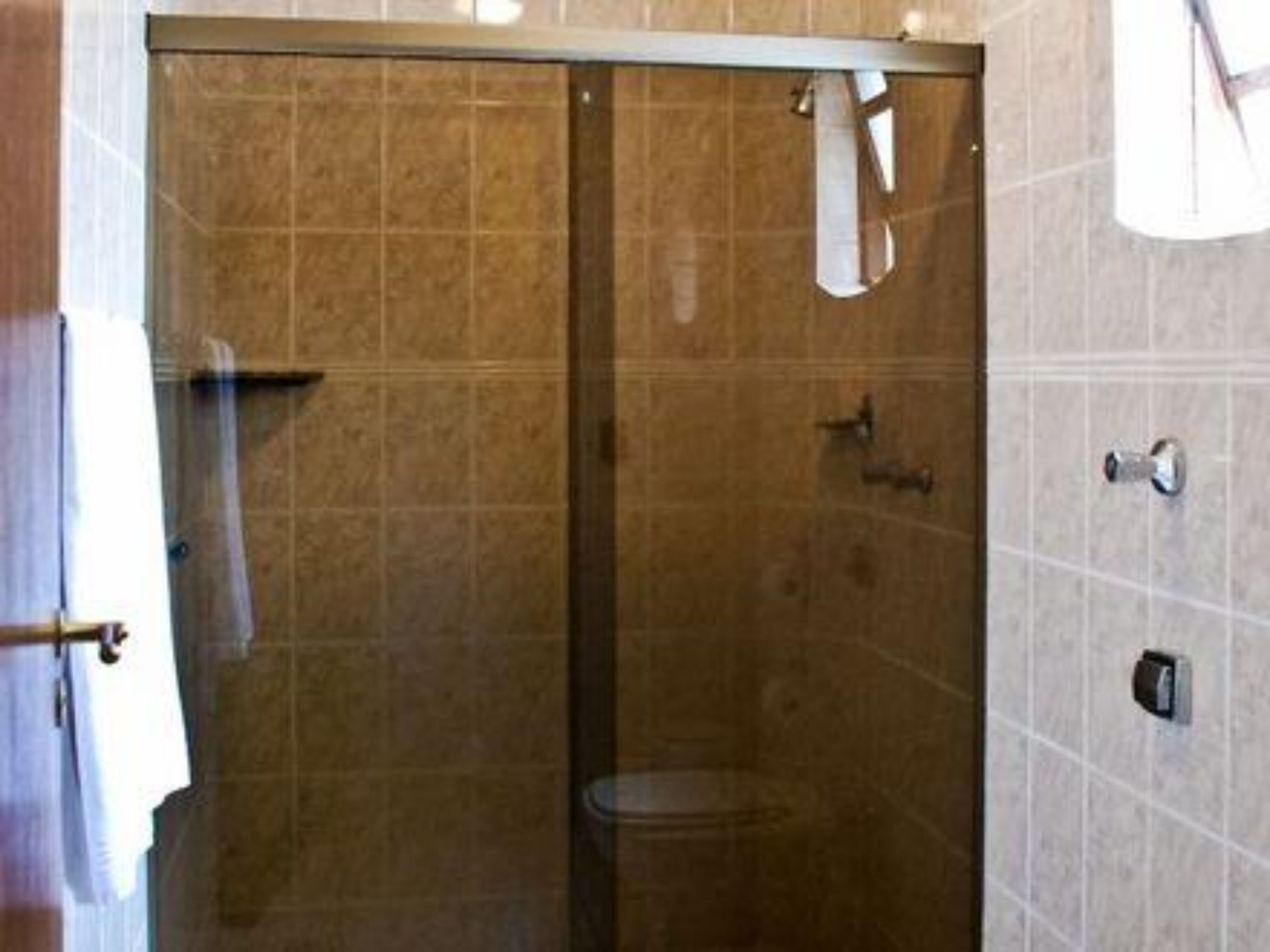 deluxe apartment, 1 double bed, non smoking | bathroom | shower, free toiletries, hair dryer, towels