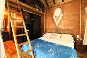 Familien-Ferienhütte, Mehrere Betten, Nichtraucher, Poolblick | Pillowtop-Betten, Zimmersafe, individuell dekoriert