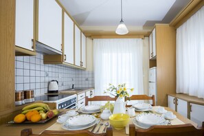 Comfort Apartment, Sea View | Private kitchen