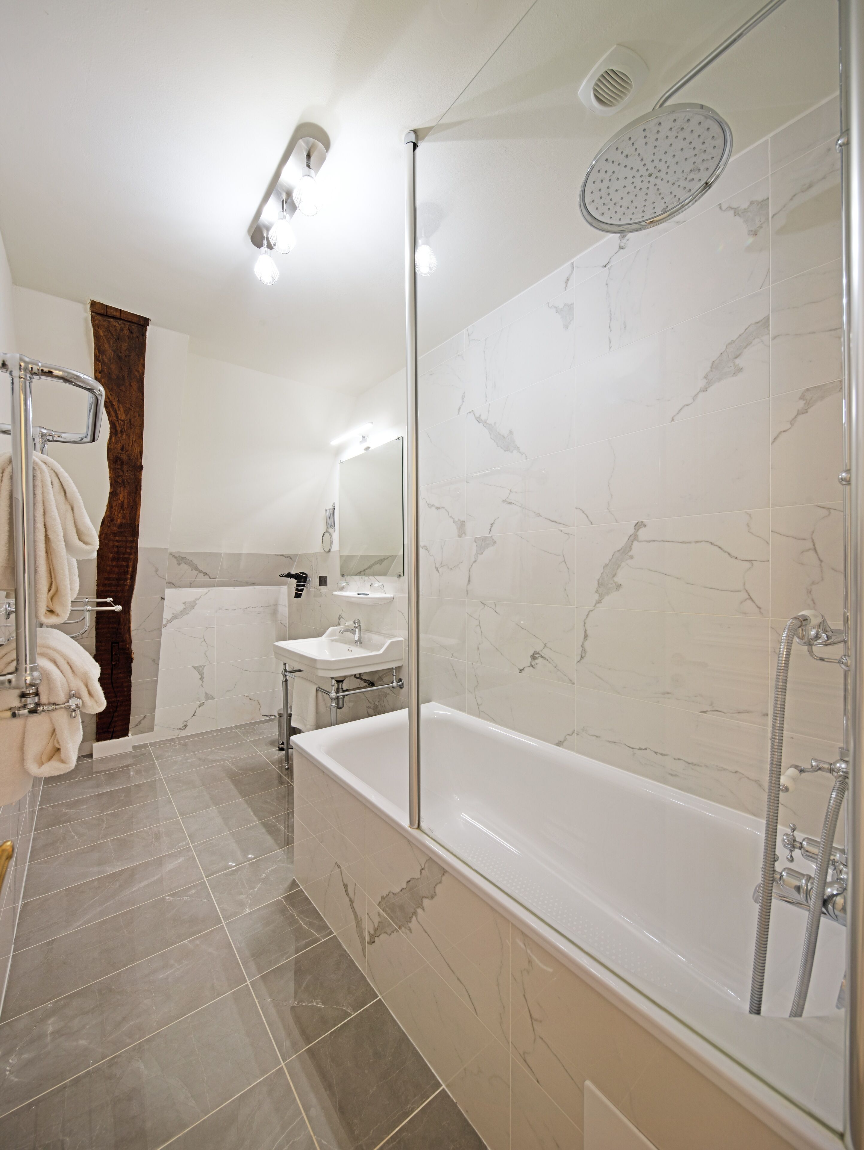 family room, 2 bedrooms, golf view | bathroom | free toiletries, hair dryer, bathrobes, towels