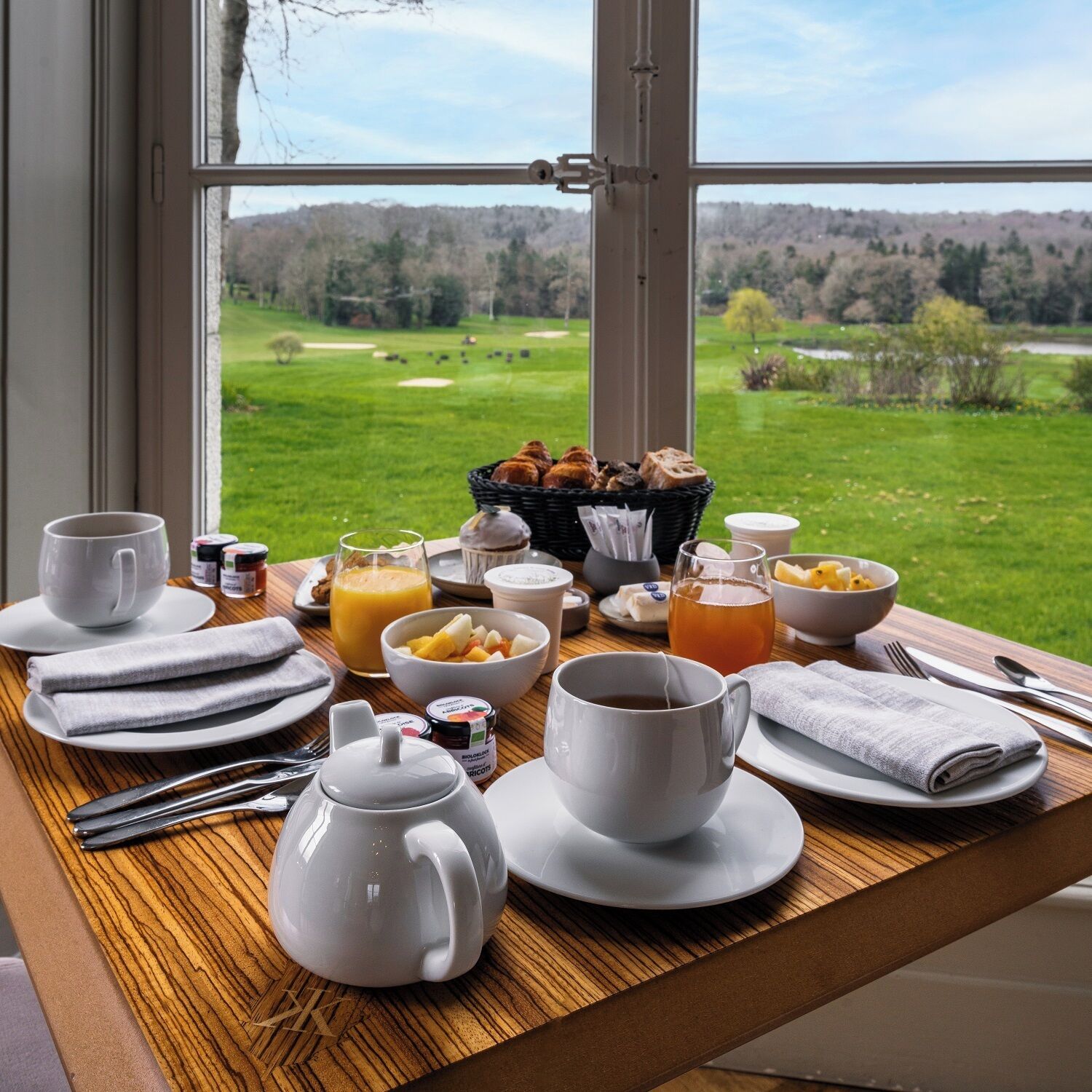 daily continental breakfast (eur 18 per person)