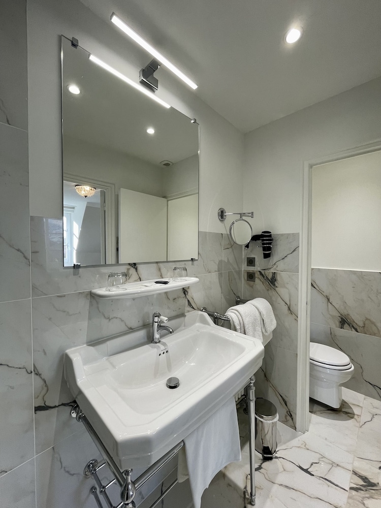 Château de Boisgelin - Hôtel & Restaurant Mathieu Kergourlay by null