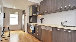 公寓, 多張床 (Ponsonby Apartment) | 私人廚房 | 雪櫃、微波爐、焗爐、爐具