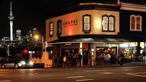 Fachada de la propiedad