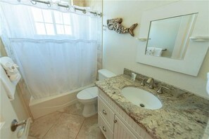 Apartment | Bathroom | Hair dryer, towels