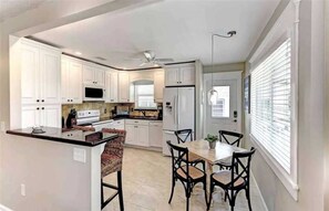 Apartment | Private kitchen | Fridge, microwave, oven, stovetop - 113 8th Street South Apartment 2 (Bradenton Beach)