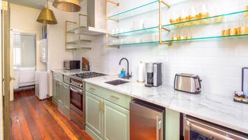 House | Private kitchen | Fridge, microwave, oven, stovetop