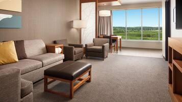 Sviitti, 1 makuuhuone | Ylelliset vuodevaatteet, untuvapeitot, pillowtop-patjalliset sängyt