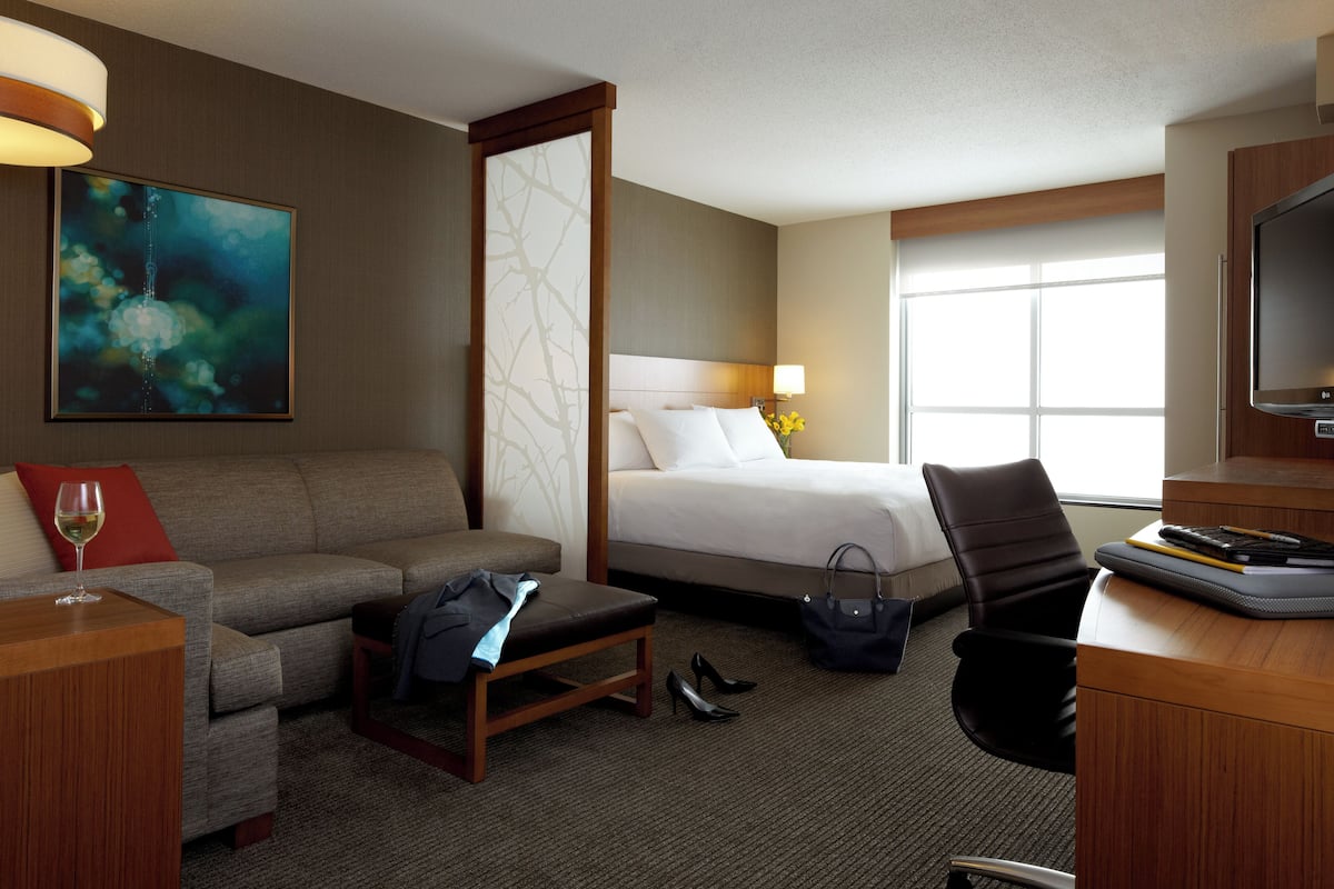 Premium bedding, down comforters, pillowtop beds, in-room safe