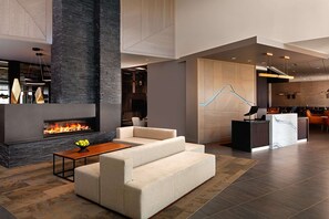 Lobby - Hyatt Place Calgary Airport (Calgary)