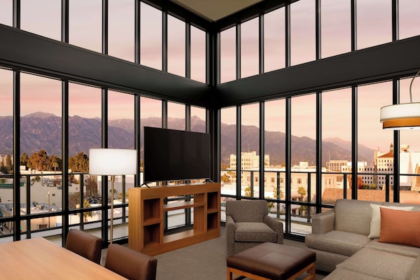 Suite, 1 King Bed with Sofa bed | In-room safe, desk, blackout drapes, iron/ironing board