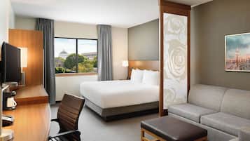 Caja de seguridad en la habitación, escritorio y cortinas blackout