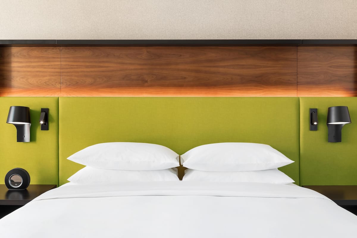 Allergiatestatut vuodevaatteet, untuvapeitot, tallelokero huoneessa