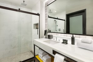 Hiustenkuivaaja, kylpytakit, pyyhkeet