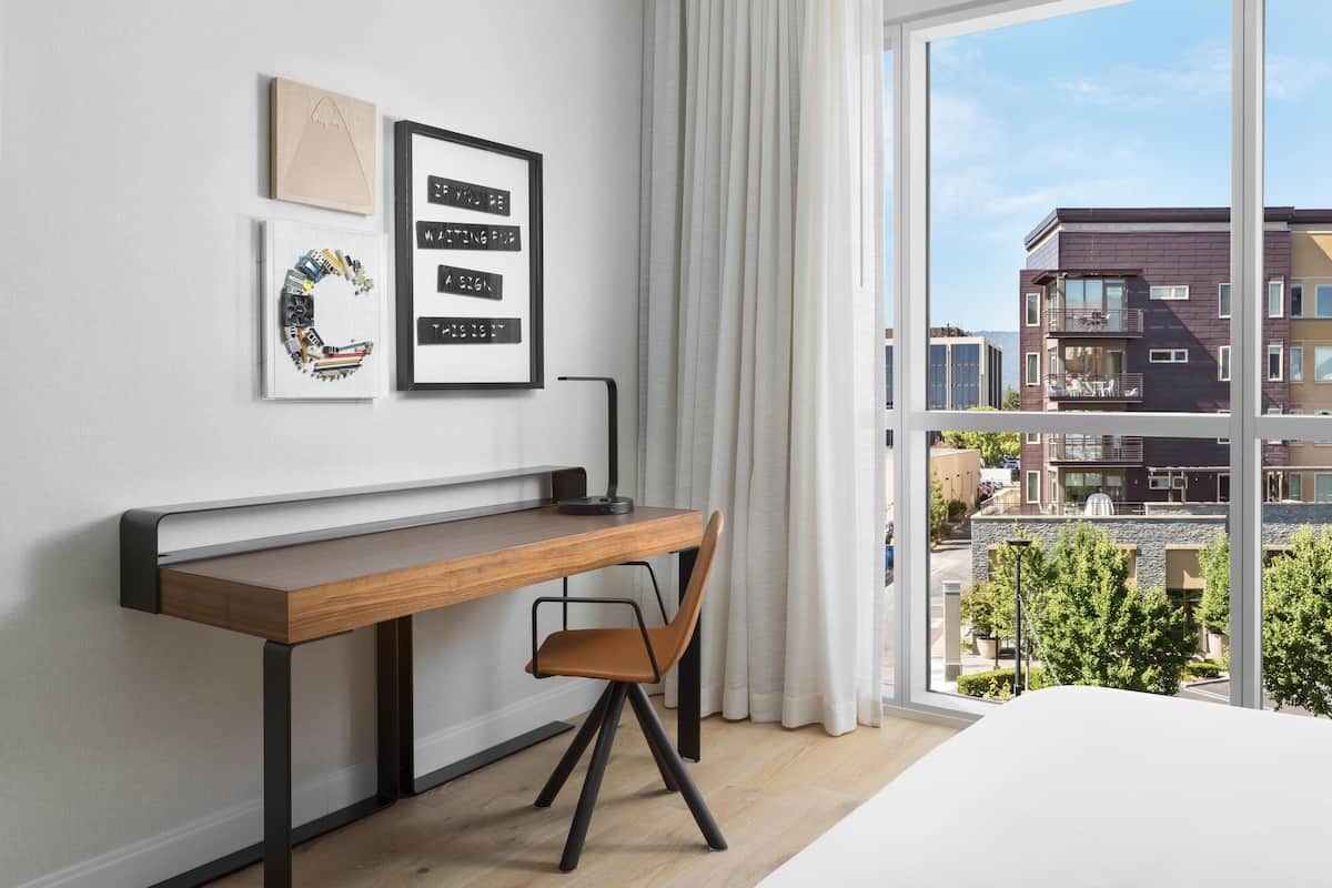 Allergiatestatut vuodevaatteet, untuvapeitot, tallelokero huoneessa