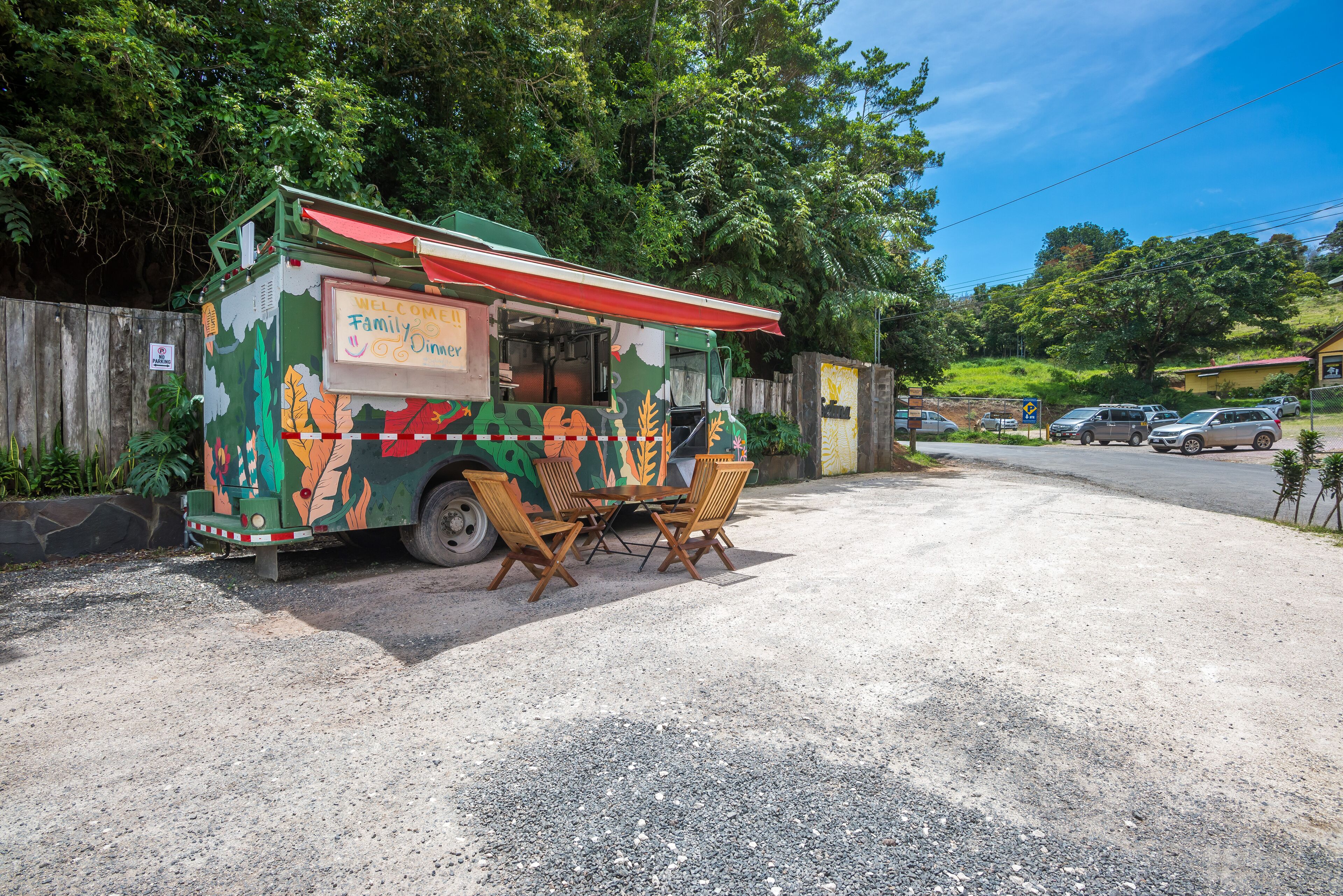 Bữa sáng đặc sản địa phương hàng ngày (13 USD/mỗi người) 