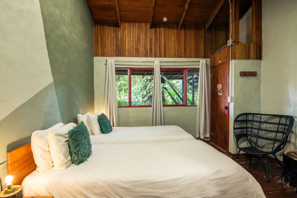 Quadruple Room | Free WiFi, bed sheets