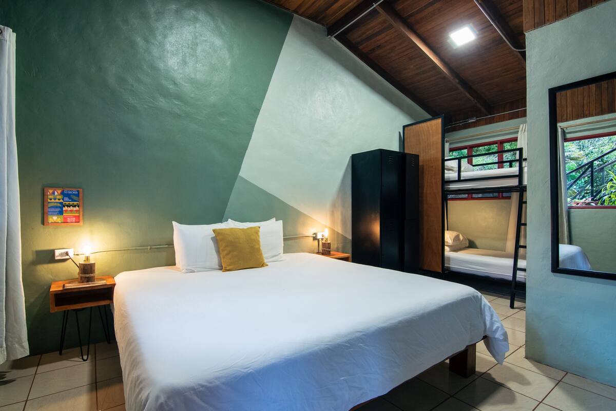 Family Room | Free WiFi, bed sheets