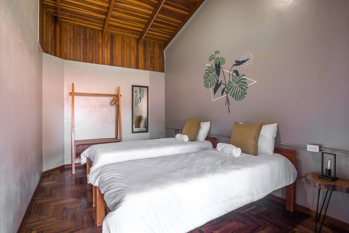 Free WiFi, bed sheets