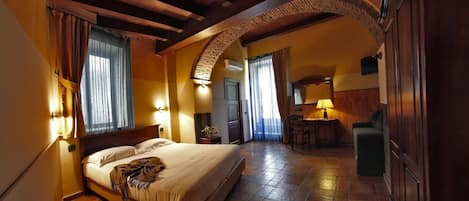 Minibar, escritorio, sistema de insonorización y cunas gratuitas