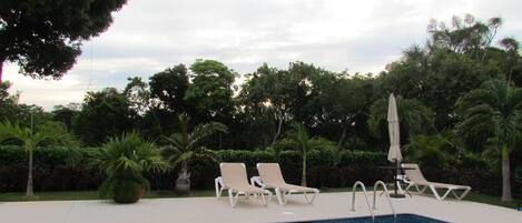 3 hồ bơi ngoài trời