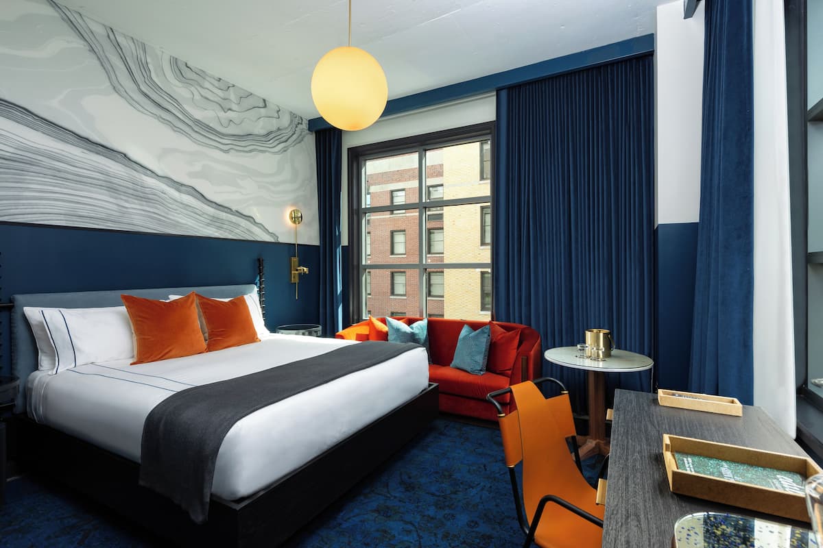 1 bedroom, Egyptian cotton sheets, premium bedding, down duvets