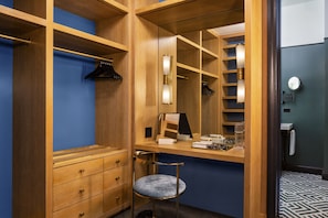 Suite, 1 King Bed (Guest House)