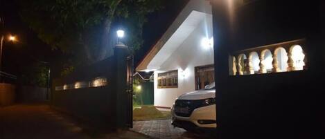 Fasade – kveld/natt