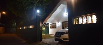 格拉弗納亞住宿和假日酒店