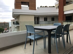 Condo de lujo, 1 cama King size, para no fumadores, vista a la ciudad | Balcón