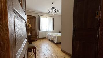 Twin Room, 2 Single Beds | 4 bedrooms, premium bedding, individually decorated