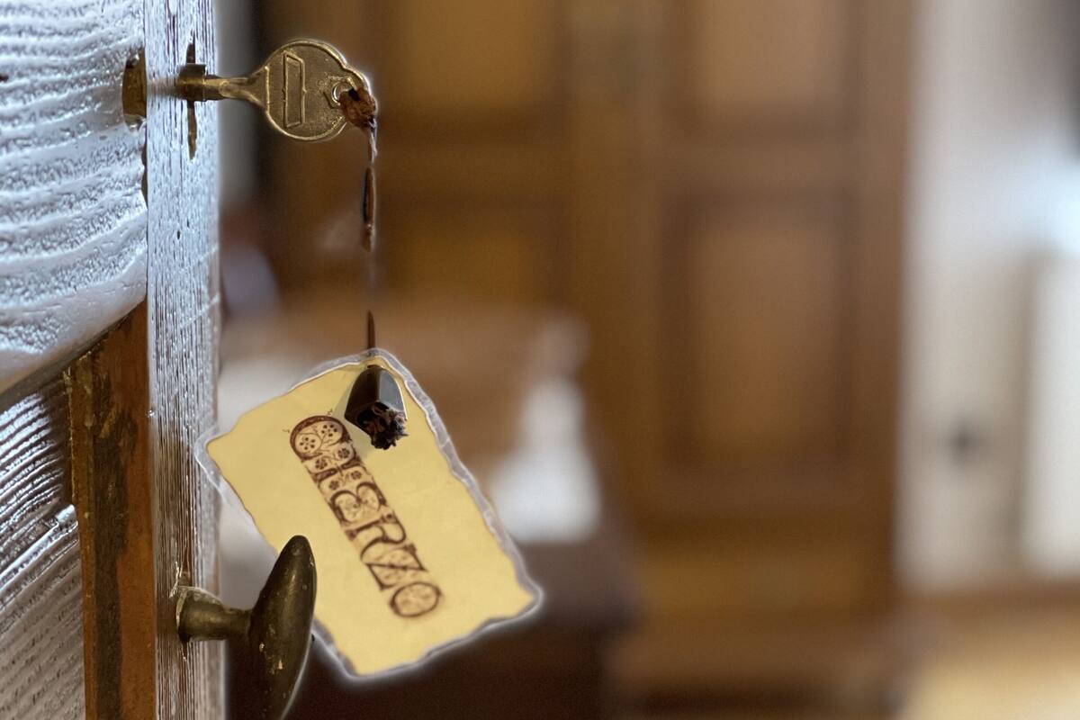 A door with a brass handle and a sign that reads "Cafeteria".