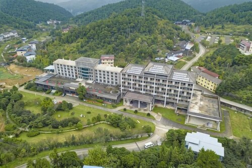 Jindaoxia Liangjiang Holiday Hotel