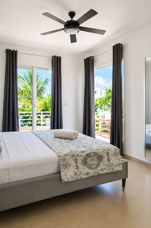 3 bedrooms, in-room safe, desk, iron/ironing board
