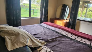 2 bedrooms, desk, iron/ironing board, free WiFi