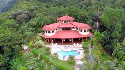 Toucans, Mountains & Waterfalls! Jungle Villa, 5-8 BR, with full staff. 