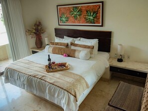 1 bedroom, in-room safe, iron/ironing board, free WiFi - Beachfront Condo with Ocean Views, Washer/dryer, 2 pools (Playa del Carmen)