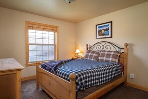 4 bedrooms, Internet, bed sheets