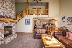 TV, fireplace